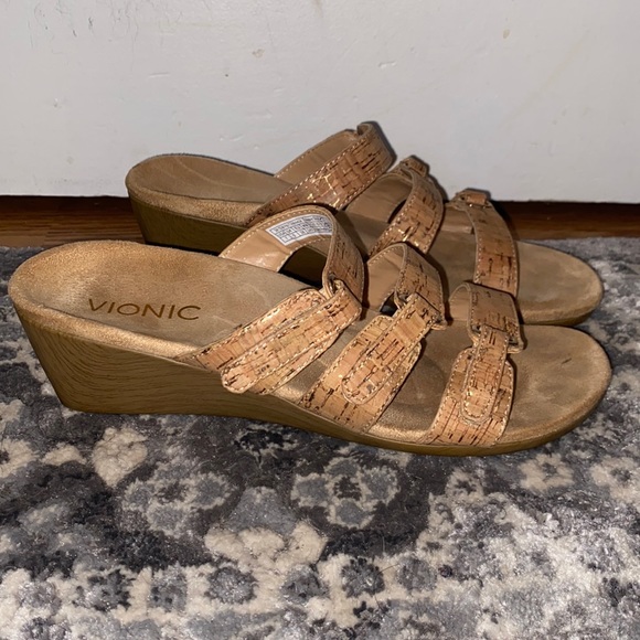 Vionic Dwyn ortho wedge heel sandals with 3 Velcro straps - Picture 2 of 10